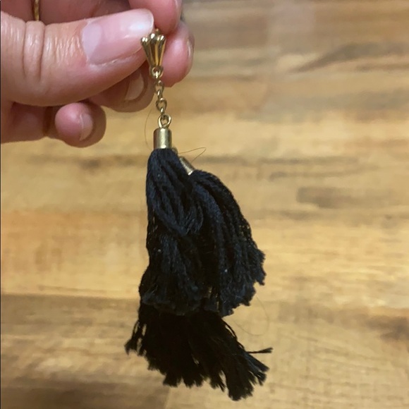 Gold tassel earrings - Picture 3 of 3